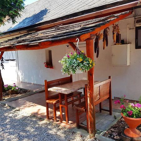 Kuti Vendeghaz Hotel Bakonykuti ภายนอก รูปภาพ