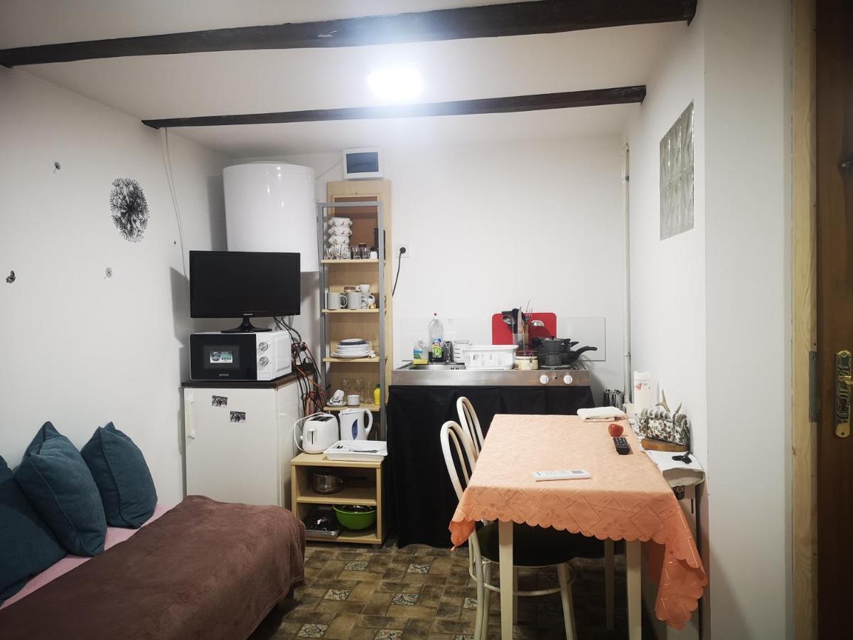 Kuti Vendeghaz Hotel Bakonykuti ภายนอก รูปภาพ