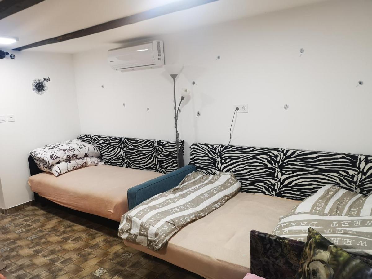 Kuti Vendeghaz Hotel Bakonykuti ภายนอก รูปภาพ