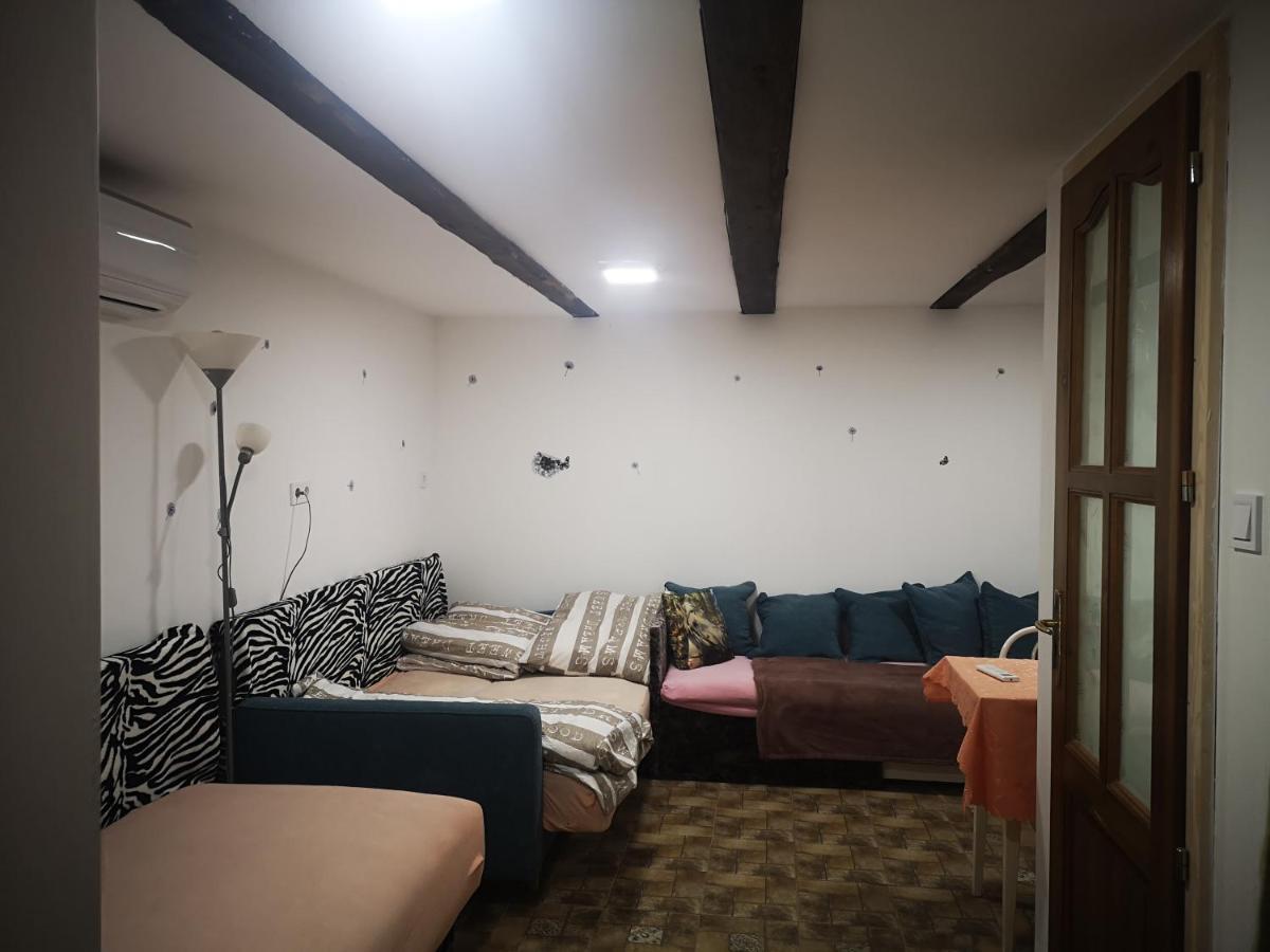 Kuti Vendeghaz Hotel Bakonykuti ภายนอก รูปภาพ