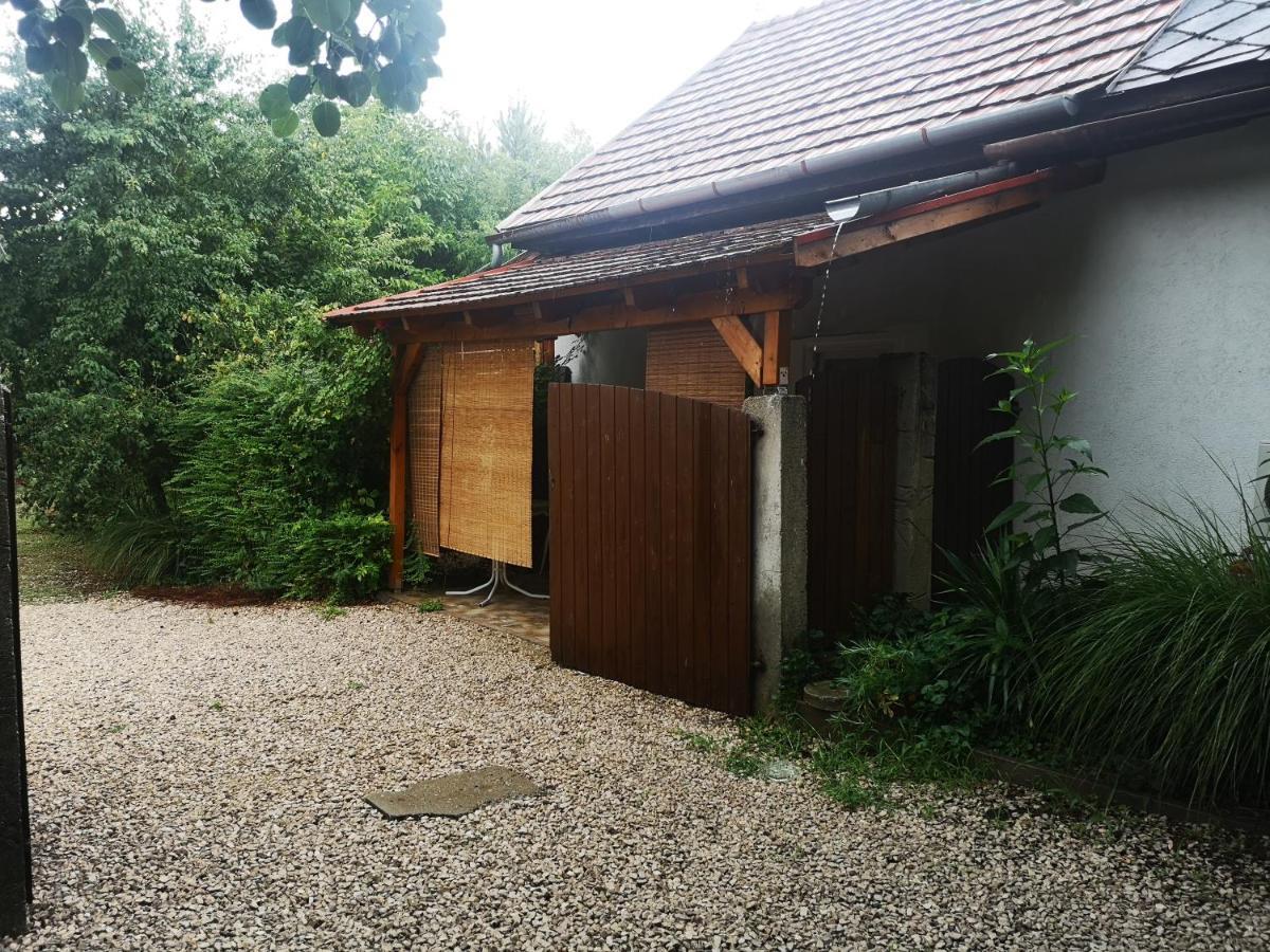 Kuti Vendeghaz Hotel Bakonykuti ภายนอก รูปภาพ