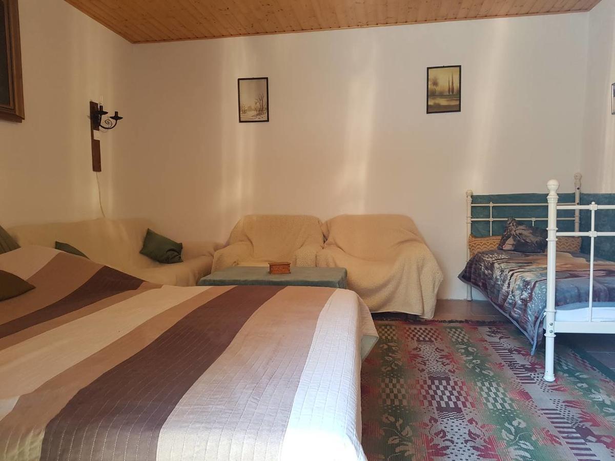 Kuti Vendeghaz Hotel Bakonykuti ภายนอก รูปภาพ