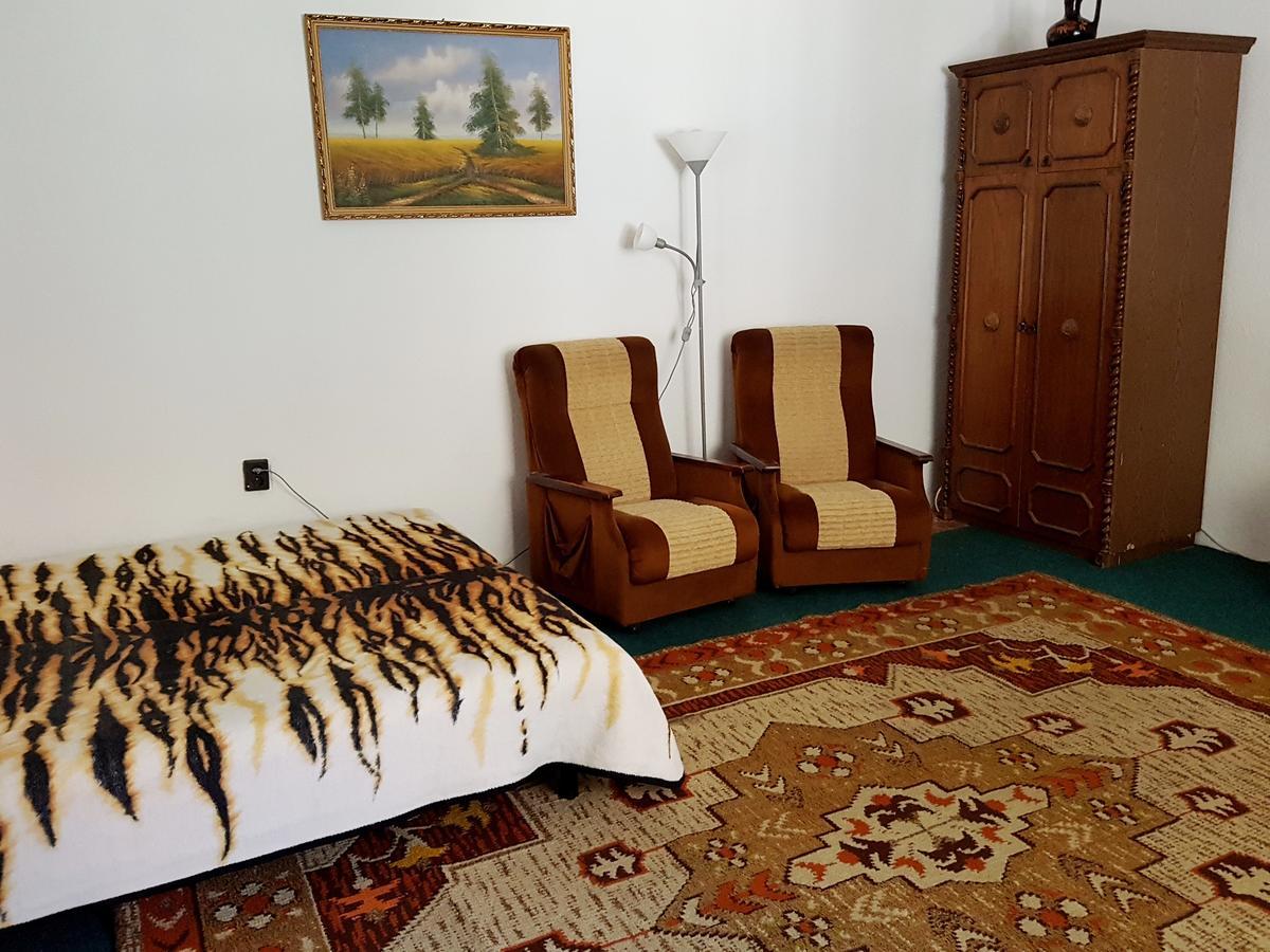 Kuti Vendeghaz Hotel Bakonykuti ภายนอก รูปภาพ