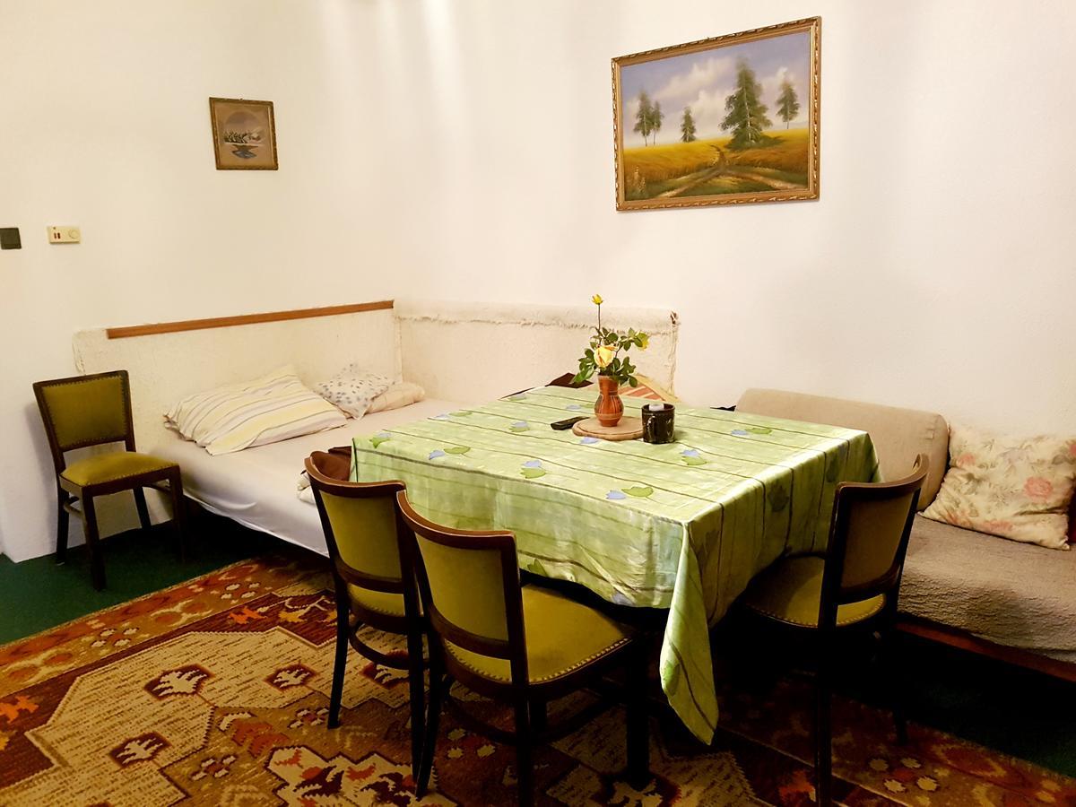 Kuti Vendeghaz Hotel Bakonykuti ภายนอก รูปภาพ