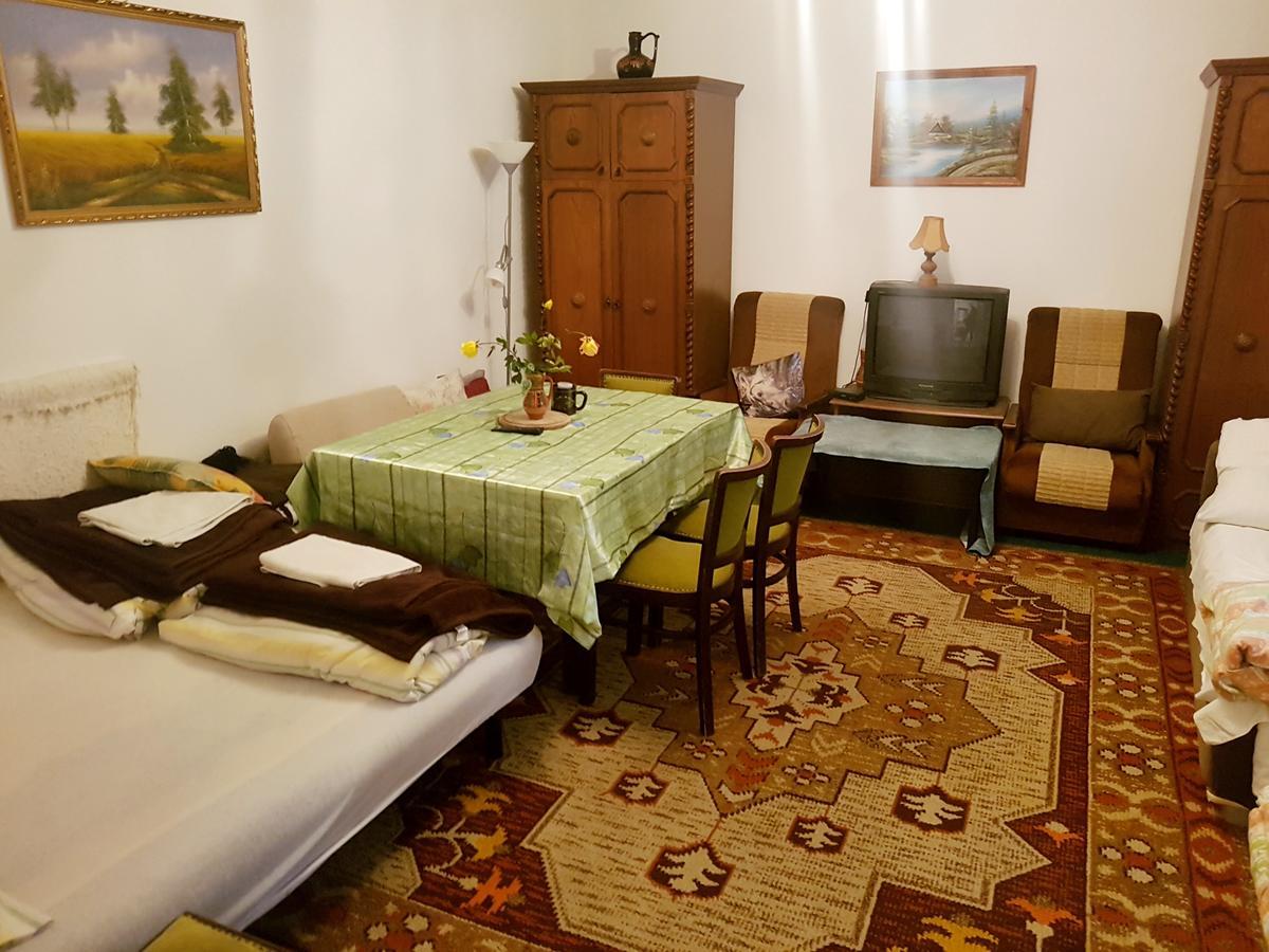 Kuti Vendeghaz Hotel Bakonykuti ภายนอก รูปภาพ