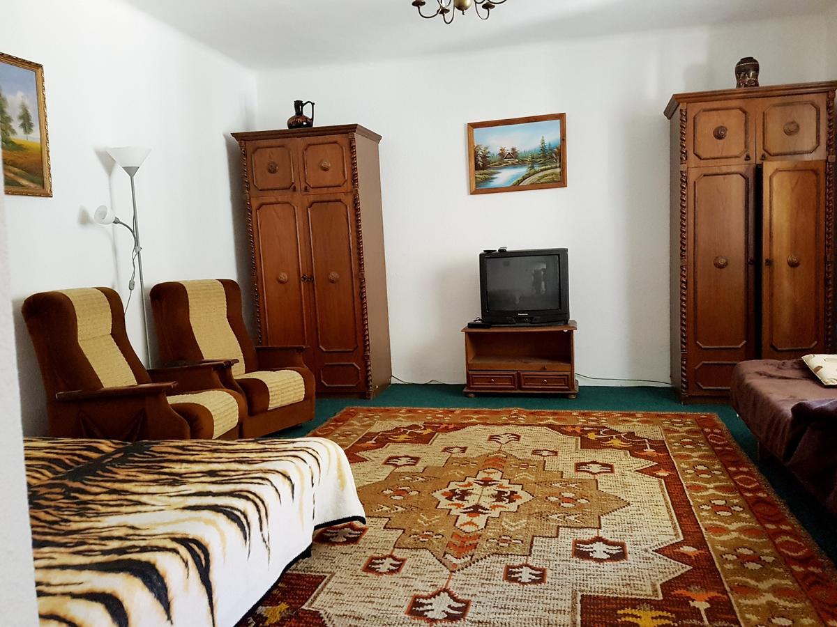 Kuti Vendeghaz Hotel Bakonykuti ภายนอก รูปภาพ