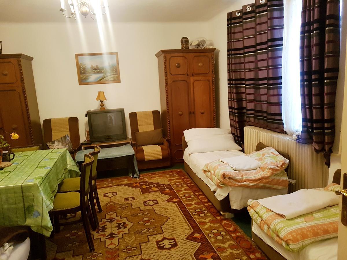 Kuti Vendeghaz Hotel Bakonykuti ภายนอก รูปภาพ