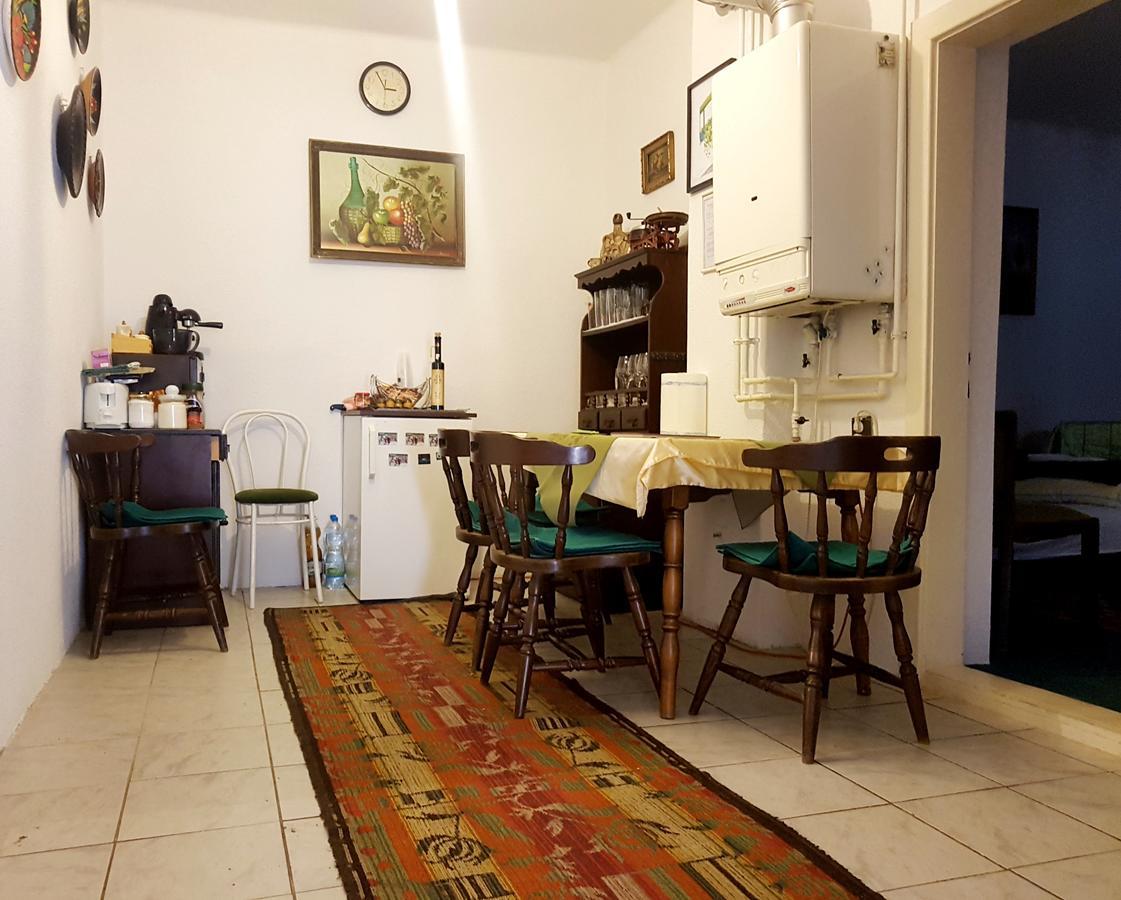 Kuti Vendeghaz Hotel Bakonykuti ภายนอก รูปภาพ