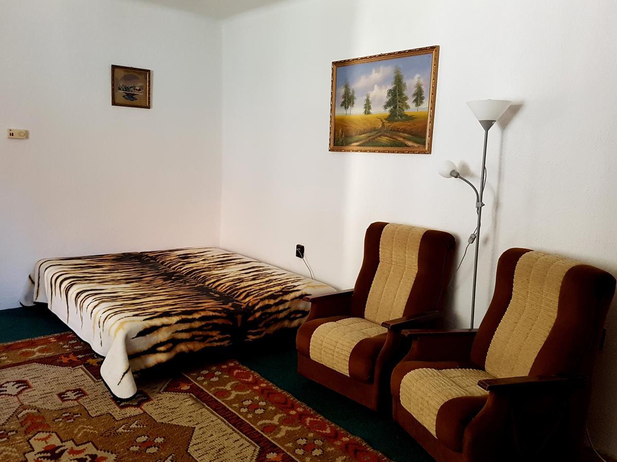 Kuti Vendeghaz Hotel Bakonykuti ภายนอก รูปภาพ
